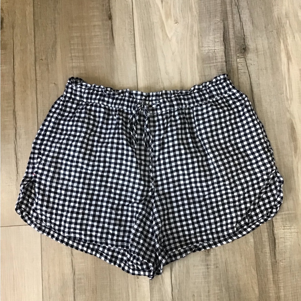 XiRENA Black White Size L Gingham Shorts Relaxed Fit Girl